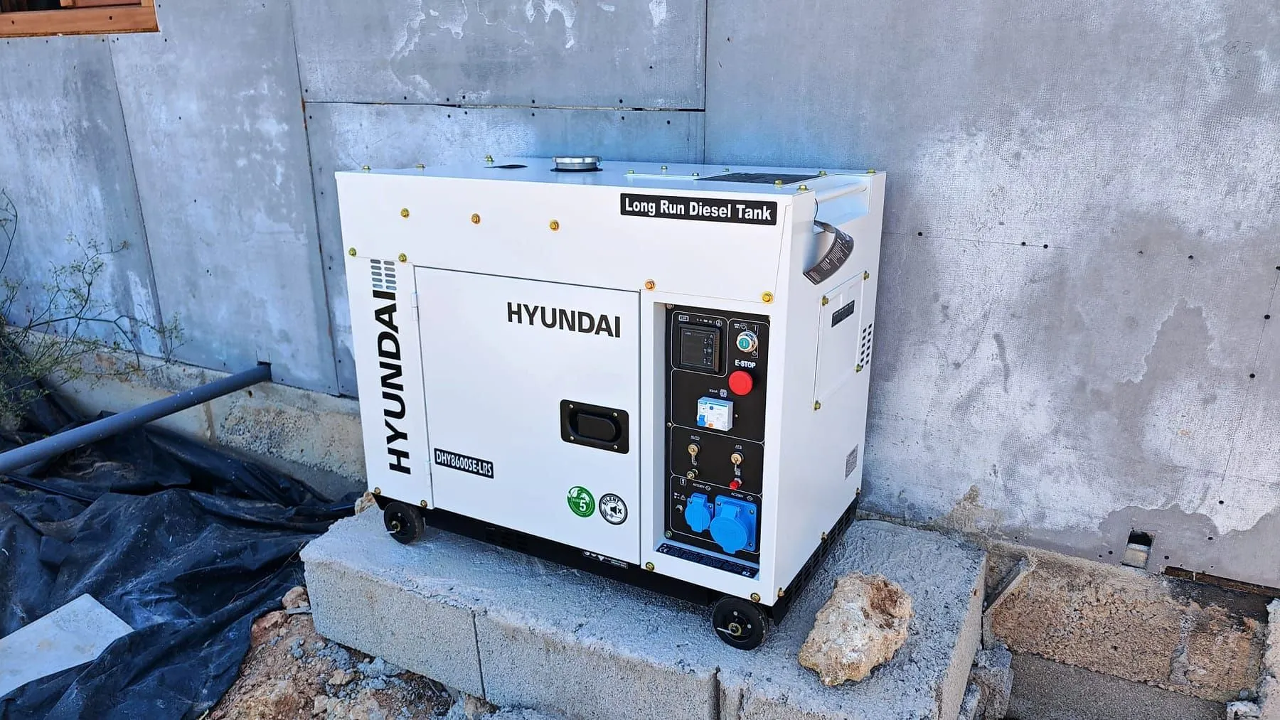 Diesel backup generator with automatic start from the Victron system, installed by Sysefen at an off-grid home in Algaida