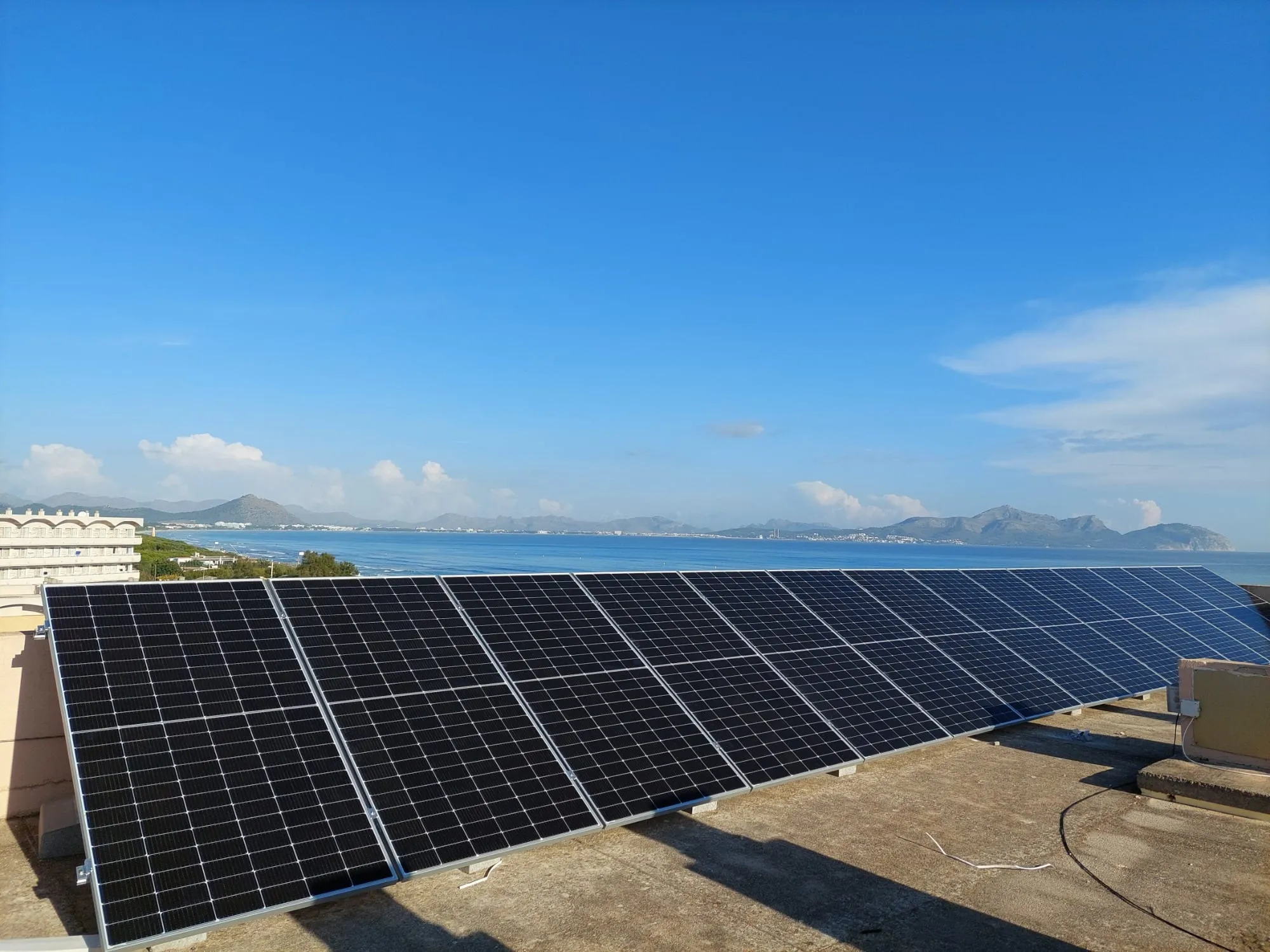 Instalación de placas solares en Muro · Sysefen