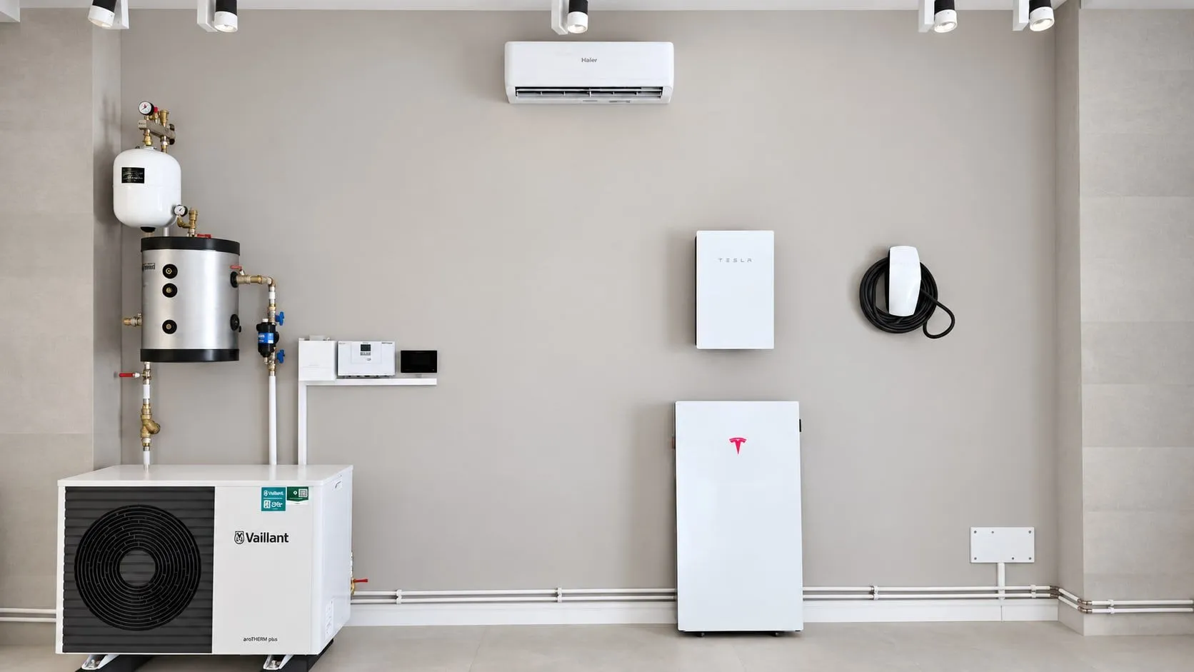 Showroom de Sysefen en Palma con aerotermia Vaillant, baterías Tesla Powerwall y cargador de coche eléctrico